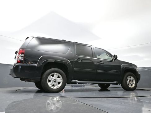 Used 2011 Chevrolet Suburban LT image 24