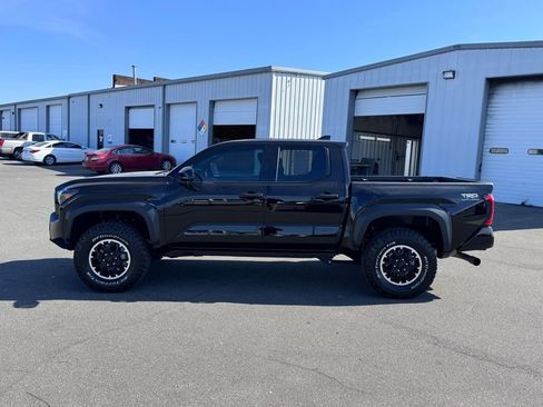 Used 2025 Toyota Tacoma TRD Off-Road image 3