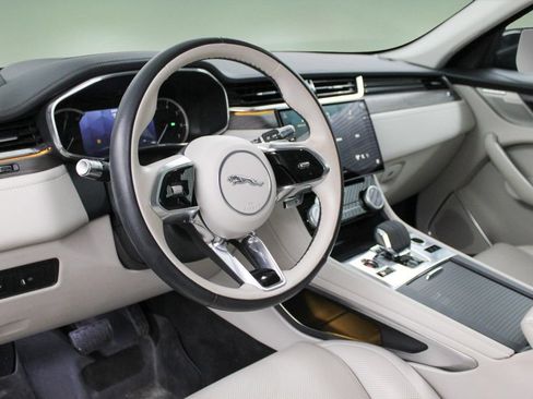 Used 2022 Jaguar F-PACE S AWD/4WD image 2
