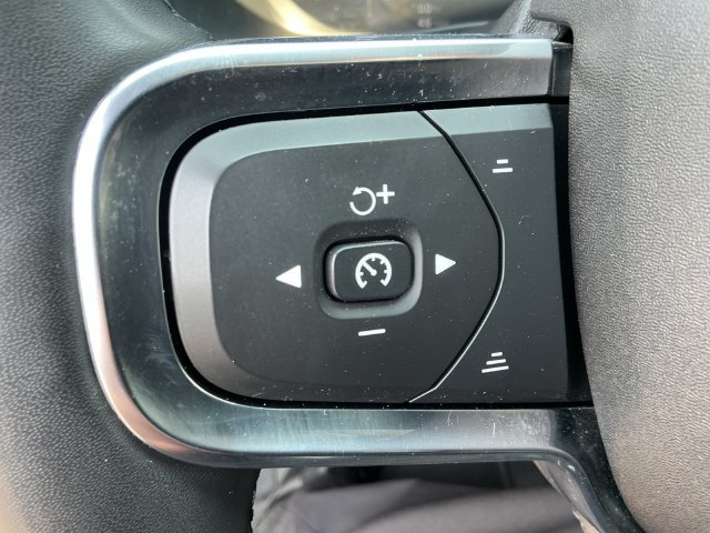 Used 2023 Volvo XC40 B5 Plus AWD/4WD image 19