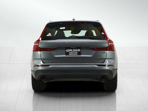 Used 2021 Volvo XC60 T5 Momentum w/ Premium Package image 4