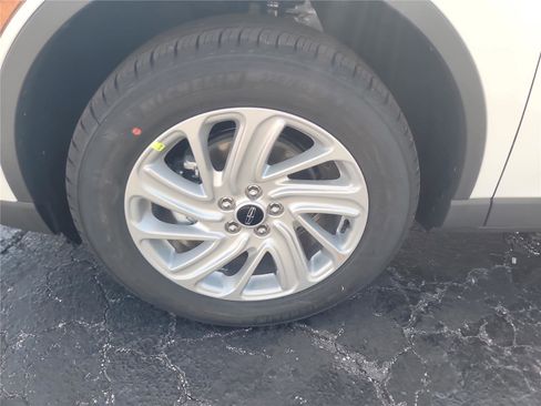 New 2026 Lincoln Corsair Premiere image 9