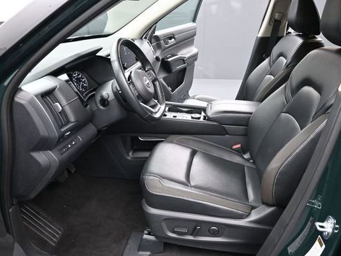 Used 2023 Nissan Pathfinder SL image 25