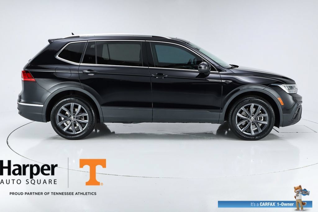 Used 2023 Volkswagen Tiguan SE w/ Panoramic Sunroof Package FWD image 48