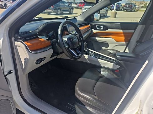 Used 2024 Jeep Compass Limited image 16