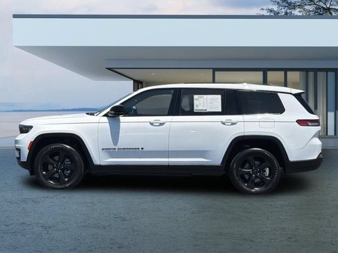 Used 2023 Jeep Grand Cherokee L Laredo RWD image 7