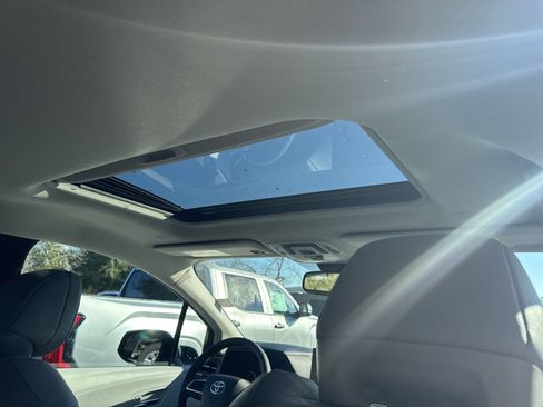 New 2025 Toyota Sienna XLE image 32