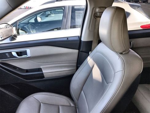 Used 2020 Ford Explorer XLT w/ Equipment Group 202A image 24