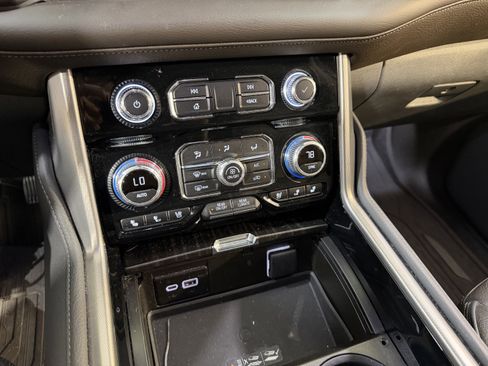 Used 2023 GMC Yukon XL Denali AWD/4WD image 20