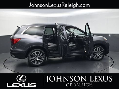 Used 2017 Honda Pilot Touring image 32