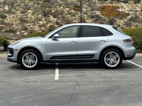 Used 2025 Porsche Macan image 2