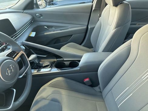 Certified 2023 Hyundai Elantra SEL w/ Convenience Package image 2