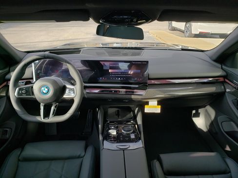 New 2026 BMW 550e xDrive w/ Premium Package image 15