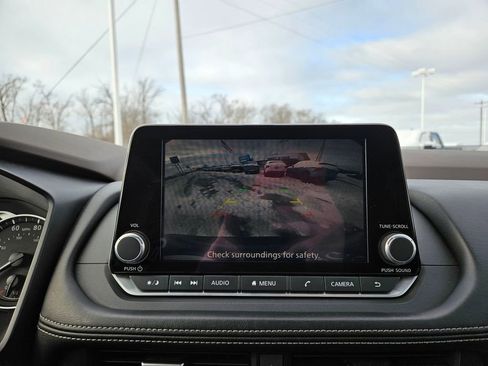 Used 2023 Nissan Rogue SV image 15