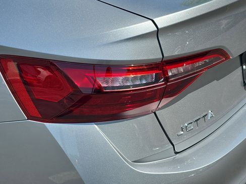 Certified 2022 Volkswagen Jetta SE FWD image 31