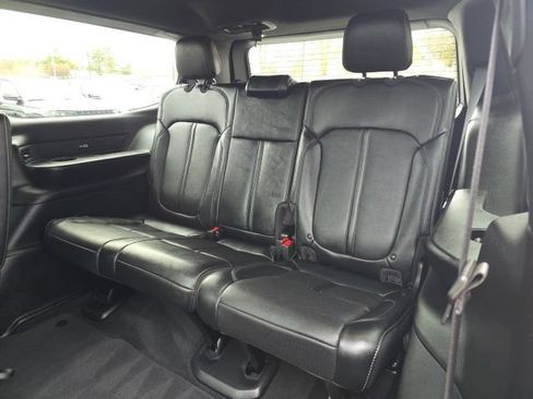 Certified 2025 Jeep Wagoneer Series II w/ Convenience Group I AWD/4WD image 30