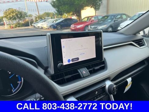 Used 2025 Toyota RAV4 XLE AWD/4WD image 23