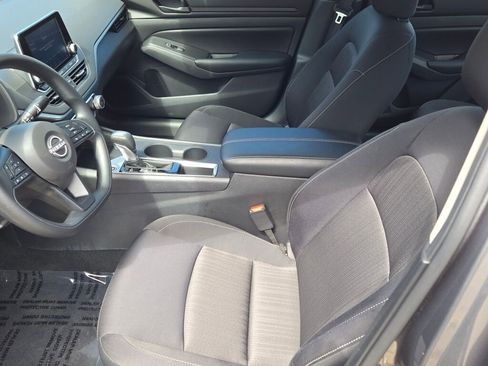 Used 2025 Nissan Altima 2.5 S FWD image 18