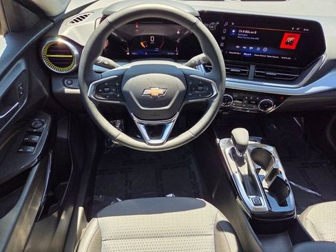 Used 2024 Chevrolet Trax LT w/ Driver Confidence Package FWD image 13