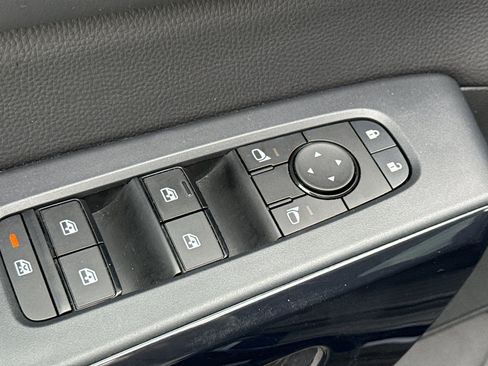 Certified 2025 Nissan Pathfinder SV image 12