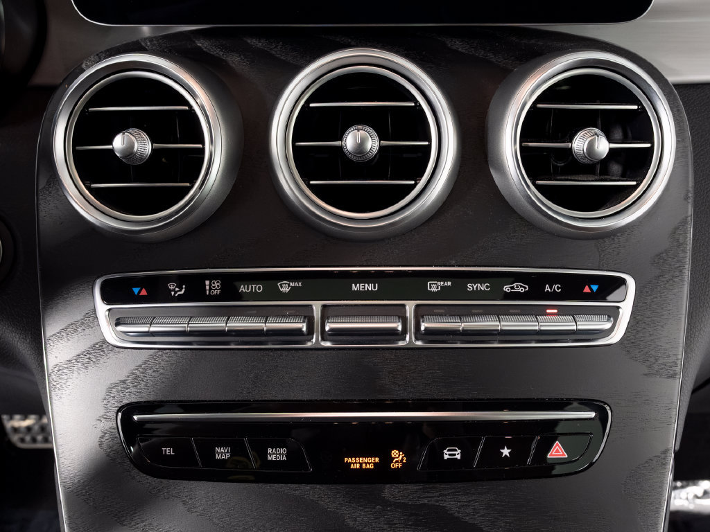 Used 2020 Mercedes-Benz GLC 300 4MATIC Coupe image 25