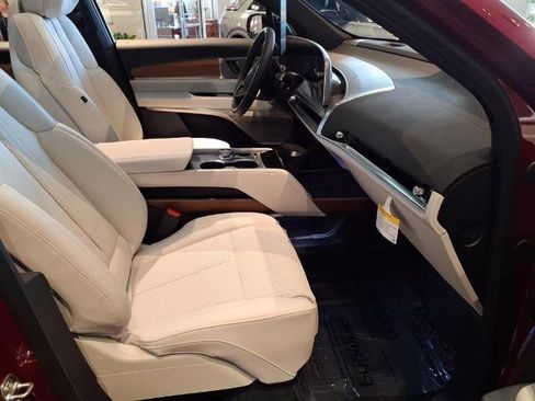 New 2026 Cadillac Vistiq Luxury image 9