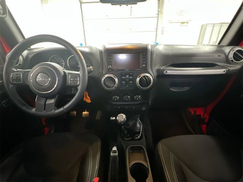 Used 2017 Jeep Wrangler Unlimited Sahara w/ Connectivity Group image 10
