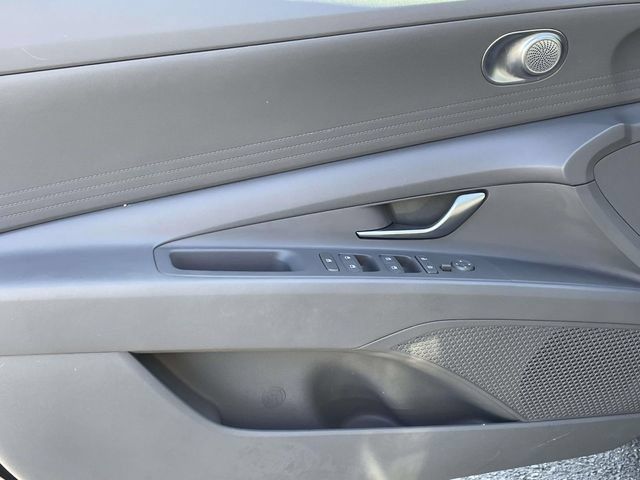 Used 2022 Hyundai Elantra Blue FWD image 14