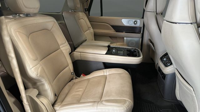 Used 2020 Lincoln Navigator L Reserve w/ Luxury Package AWD/4WD image 25