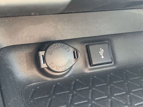 Used 2020 Toyota RAV4 XLE Premium FWD image 27