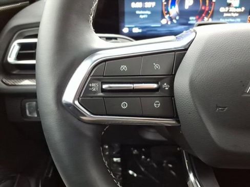Used 2025 Chevrolet Traverse High Country FWD image 35