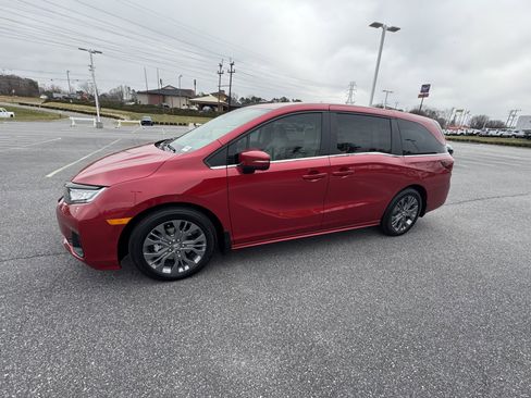 New 2026 Honda Odyssey Touring image 6