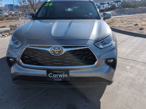 Used 2026 Toyota Highlander Limited AWD/4WD image 2