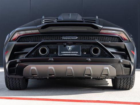 Used 2023 Lamborghini Huracan Sterrato AWD/4WD image 7