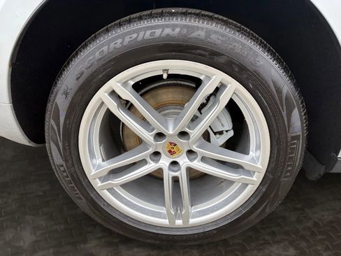 Used 2017 Porsche Macan S image 39