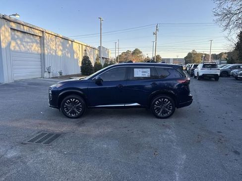 New 2026 Nissan Rogue Platinum image 8