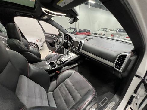 Used 2016 Porsche Cayenne GTS image 40