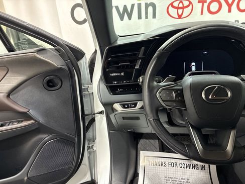 Used 2025 Lexus RX 450h AWD w/ Convenience Package image 25