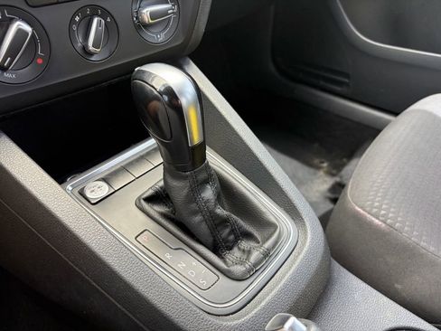 Used 2015 Volkswagen Jetta SE FWD image 18
