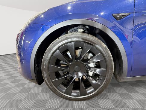 Used 2022 Tesla Model Y Long Range AWD/4WD image 18