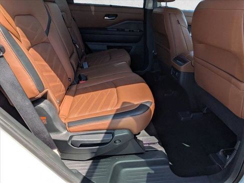 Used 2024 Nissan Pathfinder Platinum FWD image 21