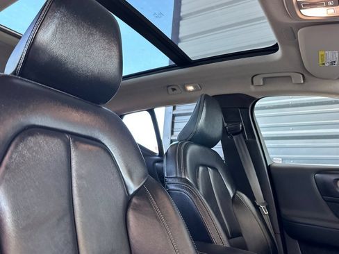 Used 2023 Volvo XC40 B5 Plus w/ Protection Package Premier AWD/4WD image 18