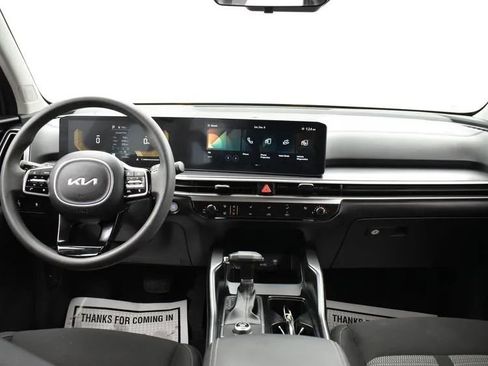 Used 2024 Kia Sorento LX image 19