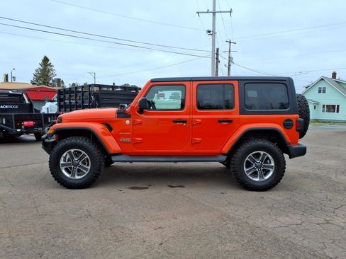Used 2018 Jeep Wrangler Unlimited Sahara w/ Cold Weather Group AWD/4WD image 3