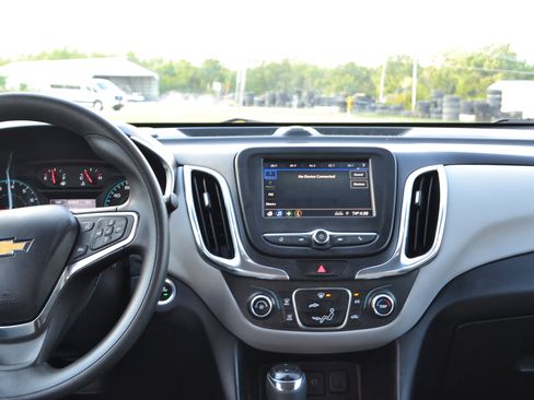 Used 2021 Chevrolet Equinox LS w/ LS Convenience Package image 7