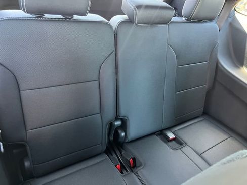 Used 2025 Chevrolet Traverse LT w/ Sun and Wheel Package FWD image 18