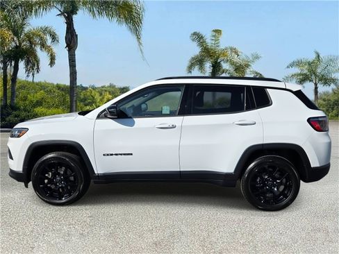 Used 2026 Jeep Compass Latitude image 2