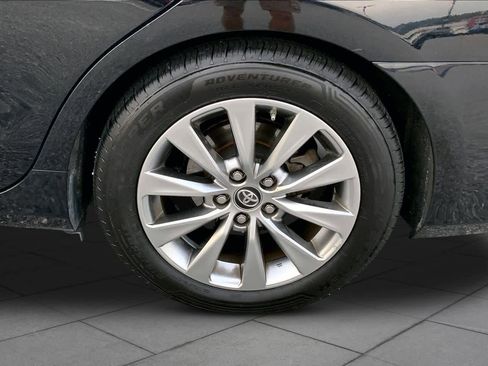 Used 2016 Toyota Camry XLE image 11