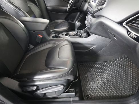 Used 2020 Jeep Cherokee Latitude Plus image 26