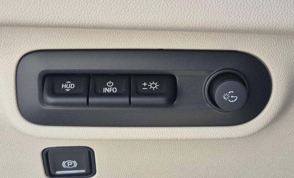 Used 2024 GMC Terrain Denali w/ Denali Premium Package AWD/4WD image 12